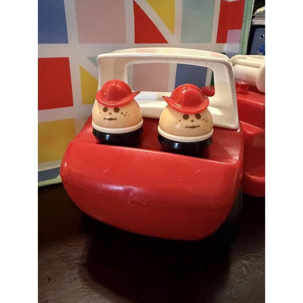 Vintage Little Tikes Toddle Tots Fire Truck Engine 4 Firefighters & Dog